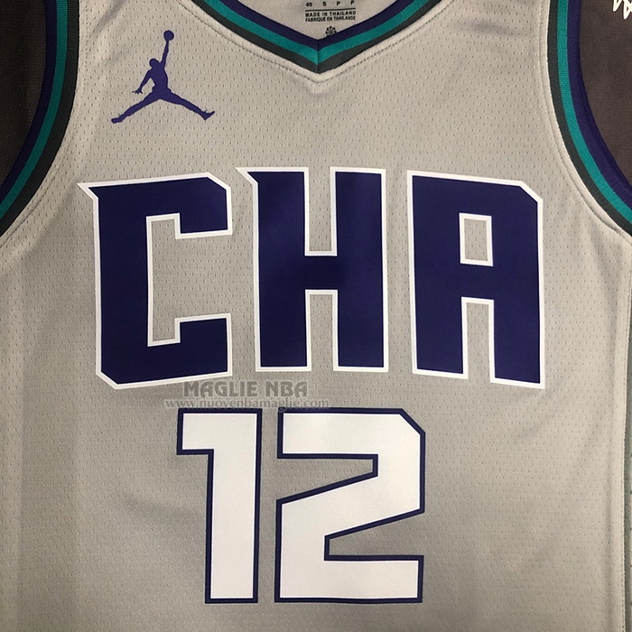 Maglia
 Kelly Oubre JR. NO 12 Charlotte Hornets Citta
 Edition Grigio
